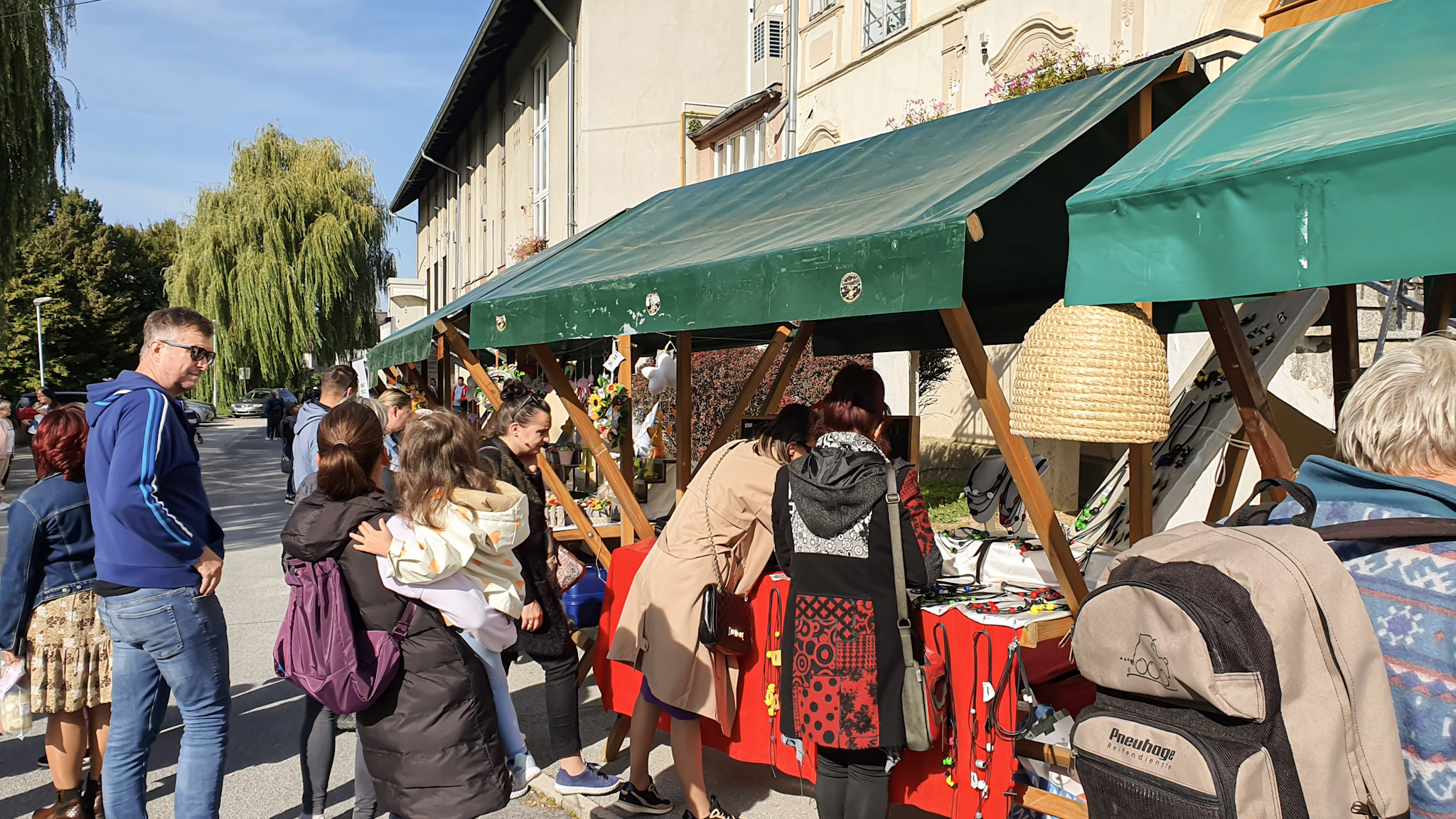 Pročelnica Upravnog odjela za poljoprivredu, ruralni razvoj, zaštitu okoliša i prirode Anita Sinjeri-Ibrišević je u subotu, 24. rujna 2022. godine, u parku ispred POU Kutina nazočila otvorenju Izložbe drveća, gljiva i lišajeva, odnosno početka Fungi festa - festivala gljiva u Kutini.