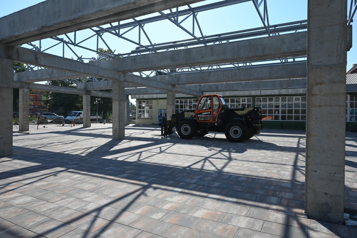 Župan Ivan Celjak, zajedno s potpredsjednikom Vlade i ministrom prostornoga uređenja, graditeljstva i državne imovine Brankom Bačićem, državnim tajnikom Domagojem Orlićem i drugim suradnicima, posjetio je u utorak, 12. rujna 2023. godine grad Petrinju.