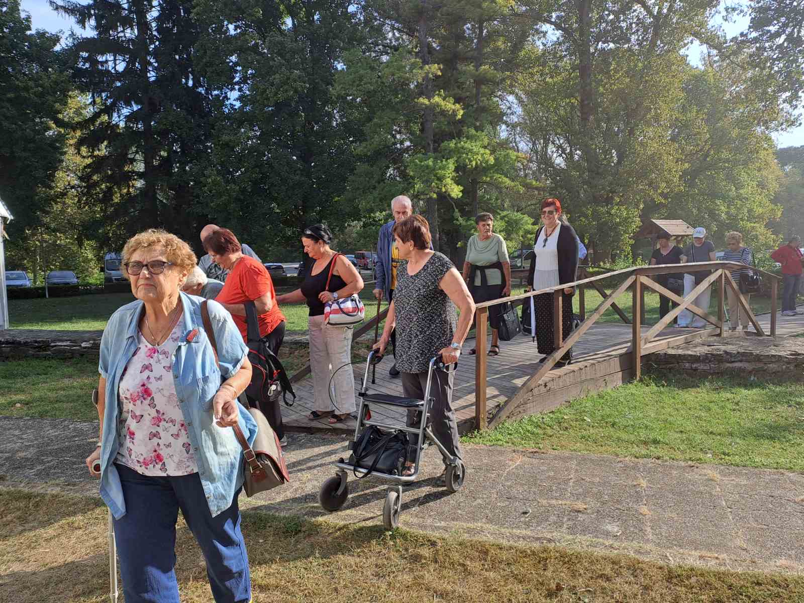 Udruga osoba s invaliditetom distrofije, cerebralne i dječje paralize i osoba s ostalim tjelesnim invaliditetom grada Siska organizirala je 20. tradicionalno druženje osoba s invaliditetom koje je danas održano u Starom gradu u Sisku.