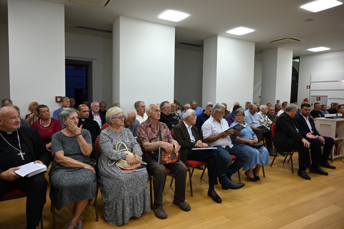 U četvrtak, 7. rujna 2023. godine u Sisačkoj biskupiji održano je predstavljanje monografije "Zrin - u spomen žrtvama genocida", autora Damira Borovčaka.