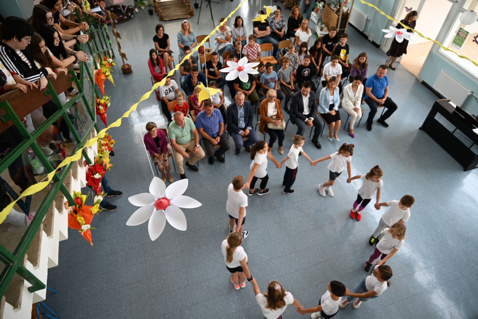 Sisačko-moslavački župan Ivan Celjak sa suradnicima te načelnicom Općine Jasenovac Marijom Mačković obišao je OŠ Jasenovac na kojoj su završeni radovi energetske obnove.