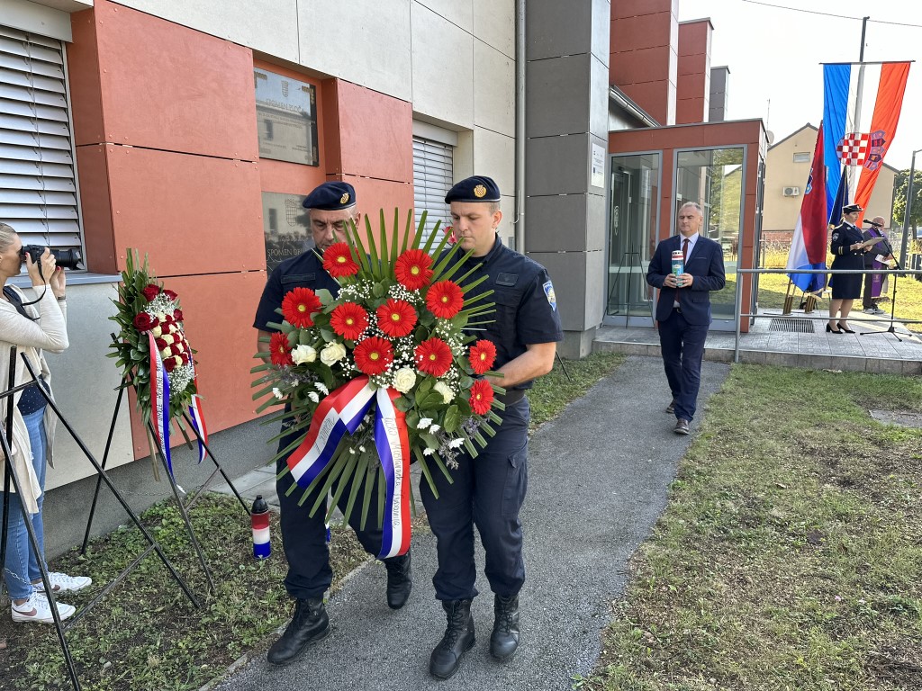 Zamjenik župana Mihael Jurić je u četvrtak, 28. rujna 2023. godine nazočio obilježavanju 33. obljetnice napada na Policijsku postaju Petrinja.
