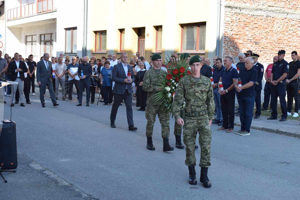 Zamjenik župana Mihael Jurić je, kao izaslanik predsjednika Hrvatskog sabora Gordana Jandrokovića, sudjelovao u obilježavanju 32. obljetnice organiziranog proboja iz opkoljene Hrvatske Kostajnice.
