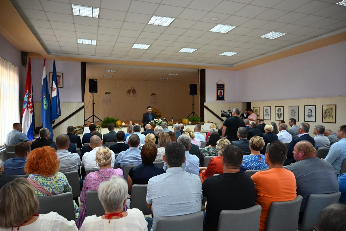 Općina Velika Ludina proslavila je svoj dan i blagdan sv. Mihaela Arkanđela. U sklopu obilježavanja Dana Općine, održana je svečana sjednica Općinskog vijeća na kojoj je župan Ivan Celjak čestitao svim stanovnicama i stanovnicima općine njihov dan. 