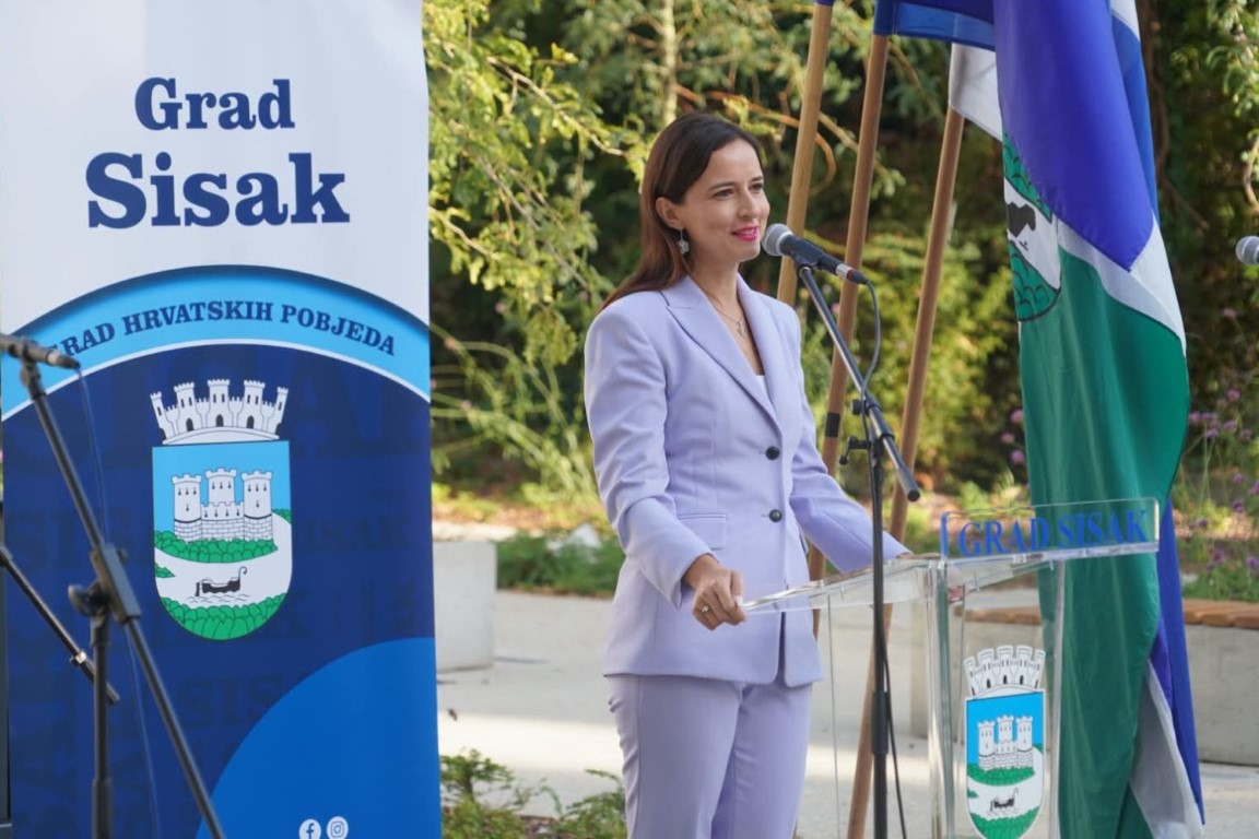 U Sisku održana izložba dječjih radova „Dajem ti srce, grade moj“