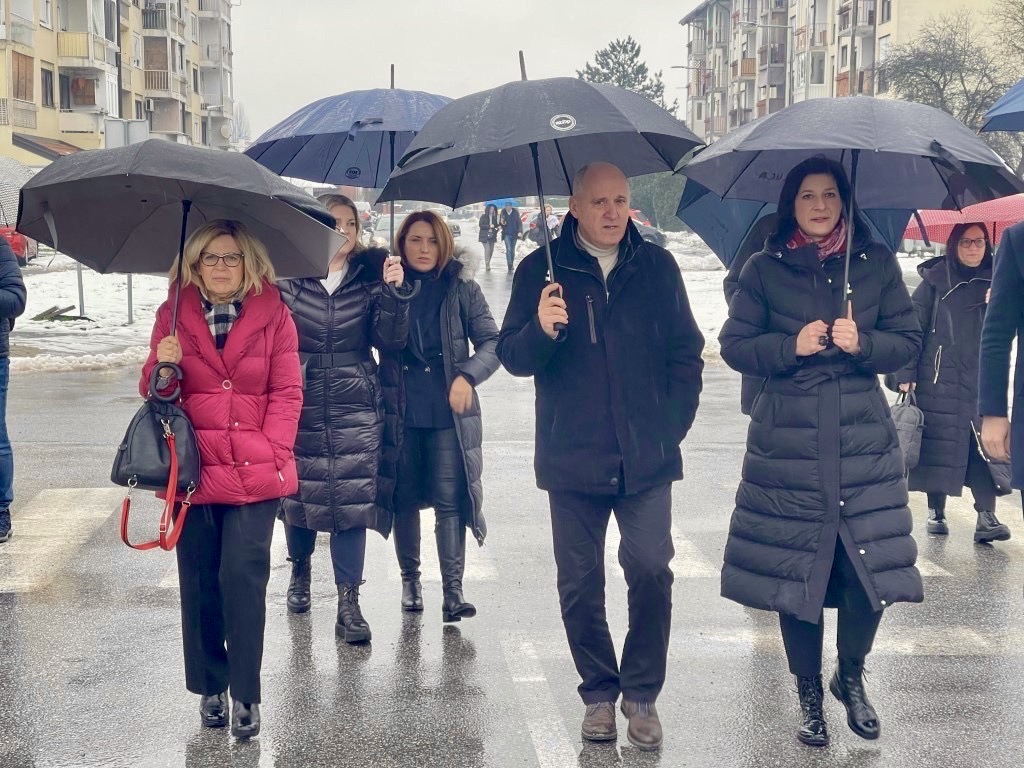 Novi ministar prostornog uređenja, graditeljstva i državne imovine i potpredsjednik Vlade RH Branko Bačić obišao je u utorak, 24. siječnja 2023. godine, stradalnike potresa na Banovini, a u Petrinji je održao sastanak sa županom Ivanom Celjakom kojemu su još prisustvovali i potpredsjednik Vlade RH i ministar hrvatskih branitelja Tomo Medved, potpredsjednica Vlade RH Anja Šimpraga te vršitelj dužnosti ravnatelja SAFU-a Dragan Jelić.