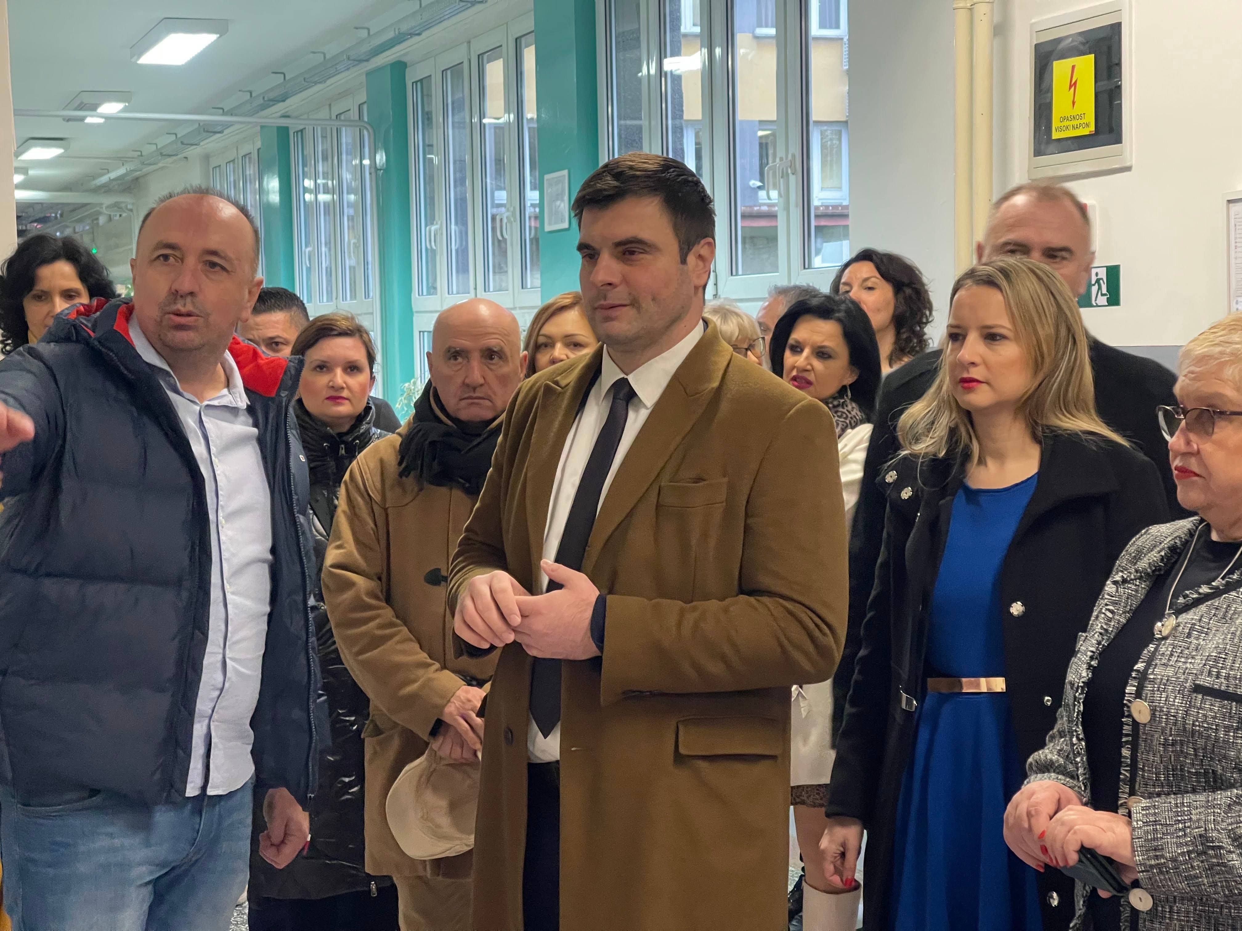 Župan Ivan Celjak je sa suradnicima u srijedu, 26. siječnja 2023. godine, posjetio Srednju školu Viktorovac, gdje su završeni radovi na sanaciji sjeverozapadnog dijela školske zgrade, drugog dijela kompletne obnove škole koja osposobljava učenike u zanimanjima kuhar, konobar, prodavač, frizer, medicinska sestra opće njege/medicinski tehničar opće njege i farmaceutski tehničar. 