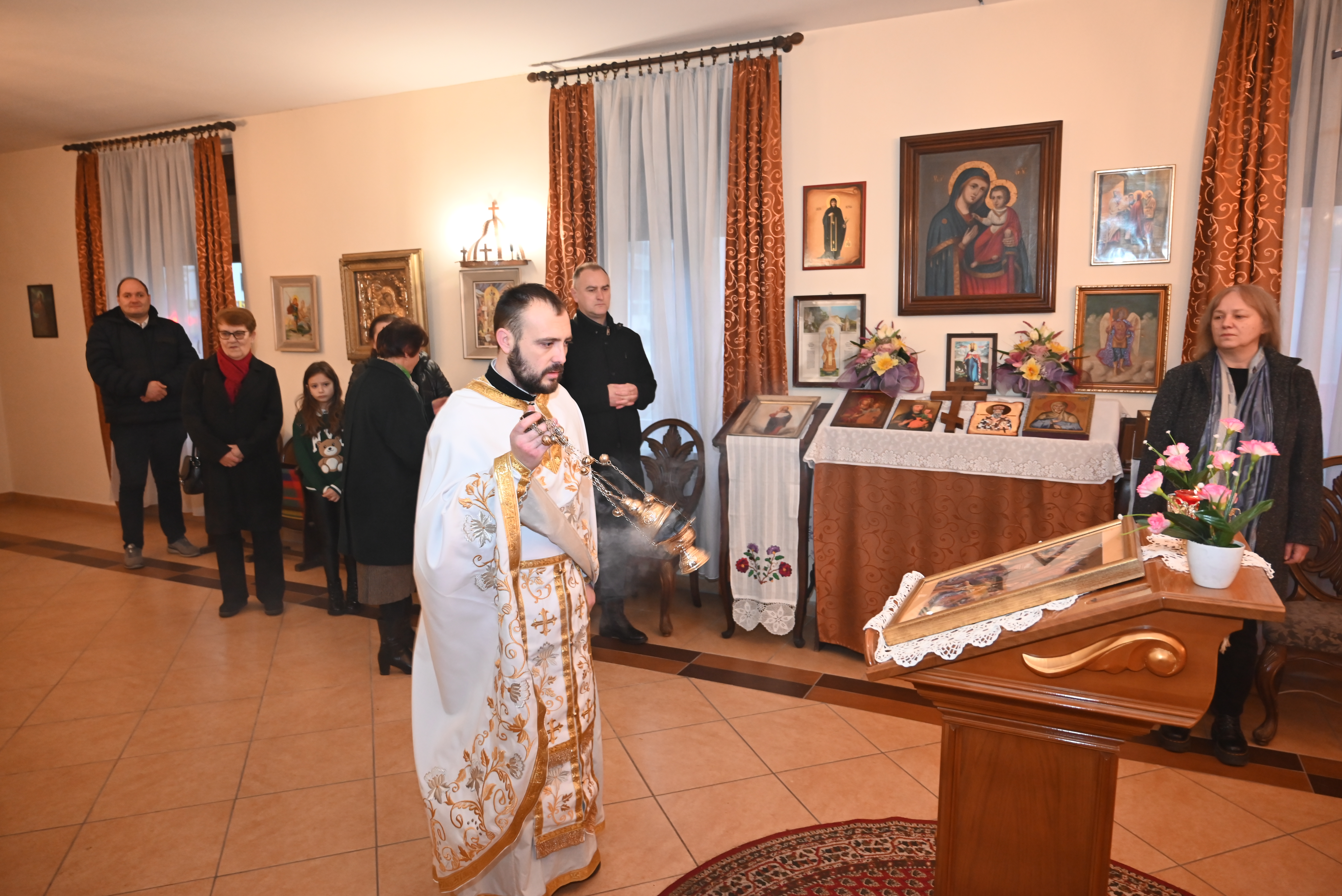 Zamjenik župana Mihael Jurić je u srpskoj pravoslavnoj crkvi prepodobne mati Paraskeve – Svete Petke u Sisku, nazočio svetoj liturgiji, koju je u povodu proslave Božića prema julijanskom kalendaru predvodio sisački paroh Nemanja Đurić.