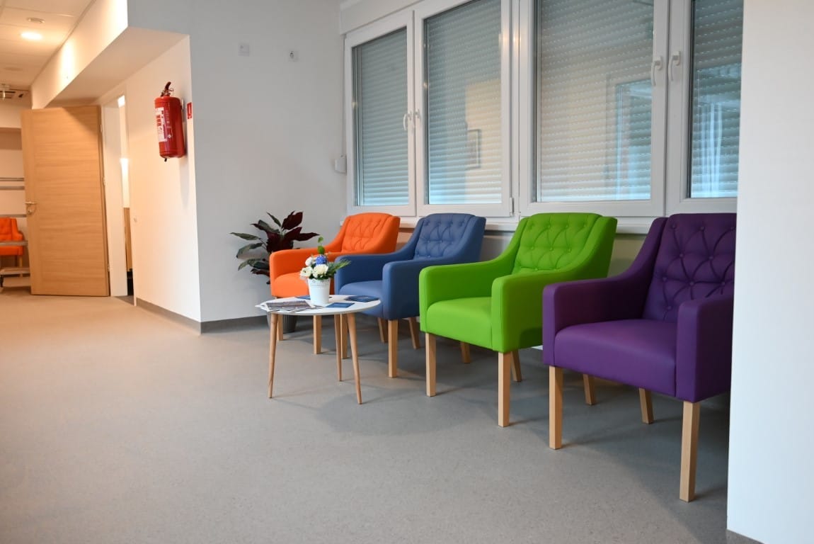 U četvrtak, 19. siječnja 2024. godine, svečano je otvoren županijski Dom za starije osobe u Kutini. Prvi korisnici već su se uselili u Dom koji može primiti 45 korisnika u 8 jednokrevetnih, 17 dvokrevetnih i 1 trokrevetnoj sobi, a u narednih nekoliko dana Dom će u potpunosti biti popunjen korisnicima s područja Moslavine.