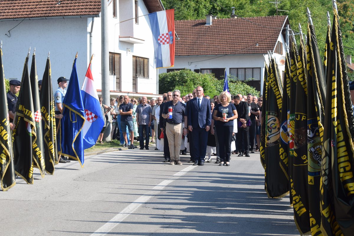 Zamjenik župana Mihael Jurić je u utorak, 26. srpnja 2022. godine, u Strugi Banskoj (Općina Dvor), u organizaciji Ministarstva unutarnjih poslova Republike Hrvatske sudjelovao u obilježavanju 31. obljetnice pogibije trinaestorice hrvatskih redarstvenika u mjestu Struga Banska.