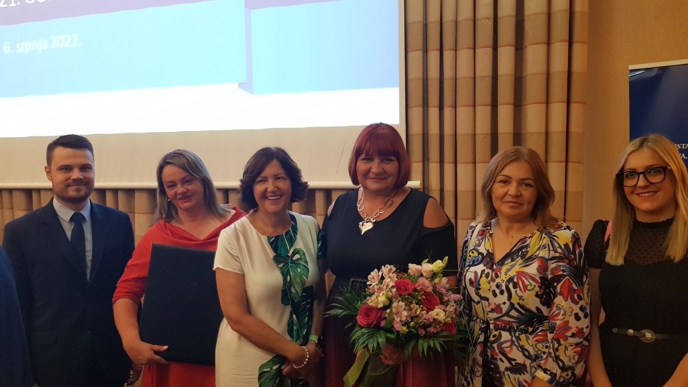 Državnu nagradu za humanitarni rad za 2021. godinu je u srijedu, 6. srpnja 2022. godine, u Zagrebu na Svečanoj sjednici Odbora za dodjelu Državne nagrade za humanitarni rad, u ime Udruge osoba s invaliditetom Sisačko-moslavačke županije, primila voditeljica stručne službe i projekata u Udruzi Aleksandra Milković. 