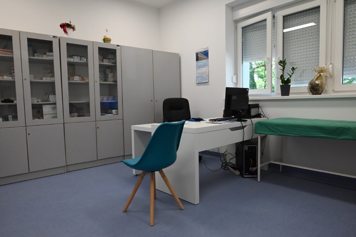 Županija je obnovila zdravstvenu ambulantu u Jabukovcu nedaleko od Petrinje koju je u ponedjeljak, 31. srpnja 2023. godine svečano otvorio župan Ivan Celjak. Zgrada ambulante, stara više od 60 godina, teško je oštećena u potresu, a u njenu obnovu Sisačko-moslavačka županija uložila je oko 390 tisuća eura.