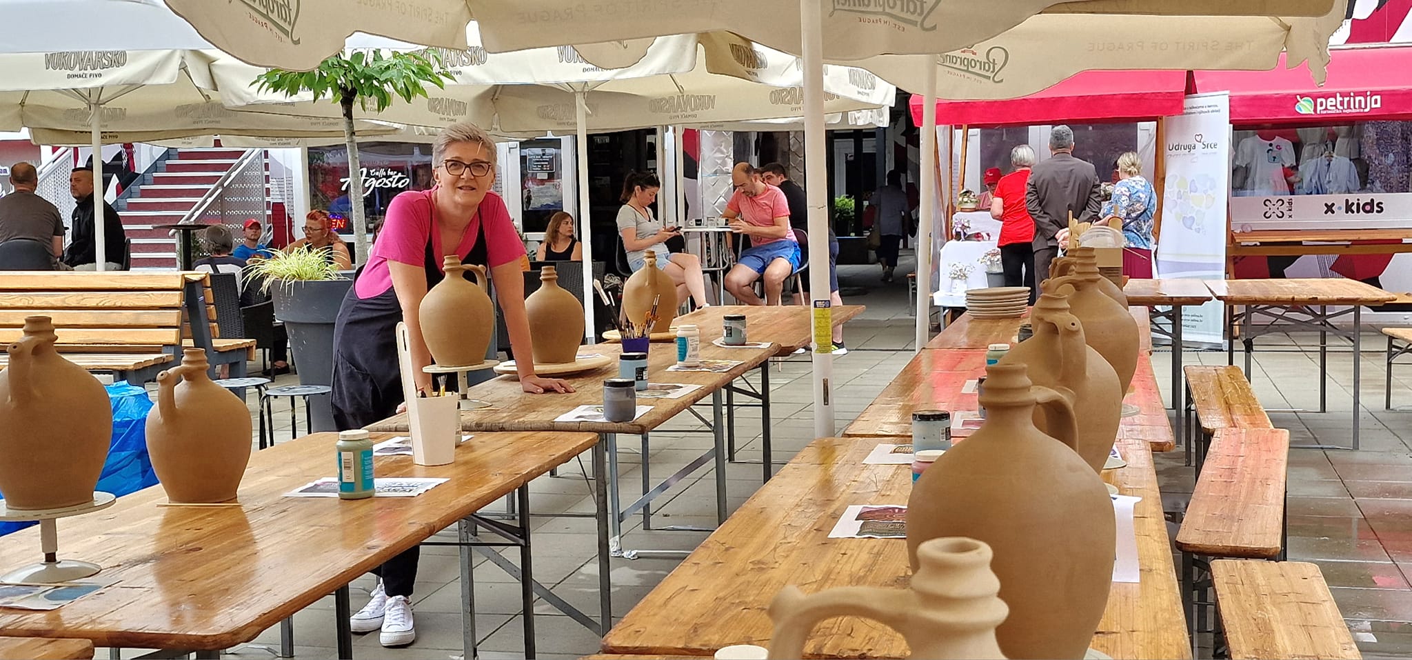 U petrinjskom Centru novog života održan je treći Festival lončarstva i keramike. Pročelnica Upravnog odjela za obrazovanje, kulturu, šport, mlade i civilno društvo Robertina Štajdohar nazočila je svečanom otvaranju festivala