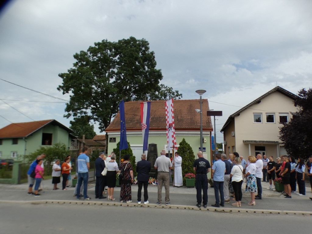 U utorak 25. srpnja 2023. godine, u organizaciji Vijeća Mjesnog odbora Mošćenica, obilježen je blagdan sv. Jakova, nebeskog zaštitnika ovog prigradskog naselja kod Petrinje.