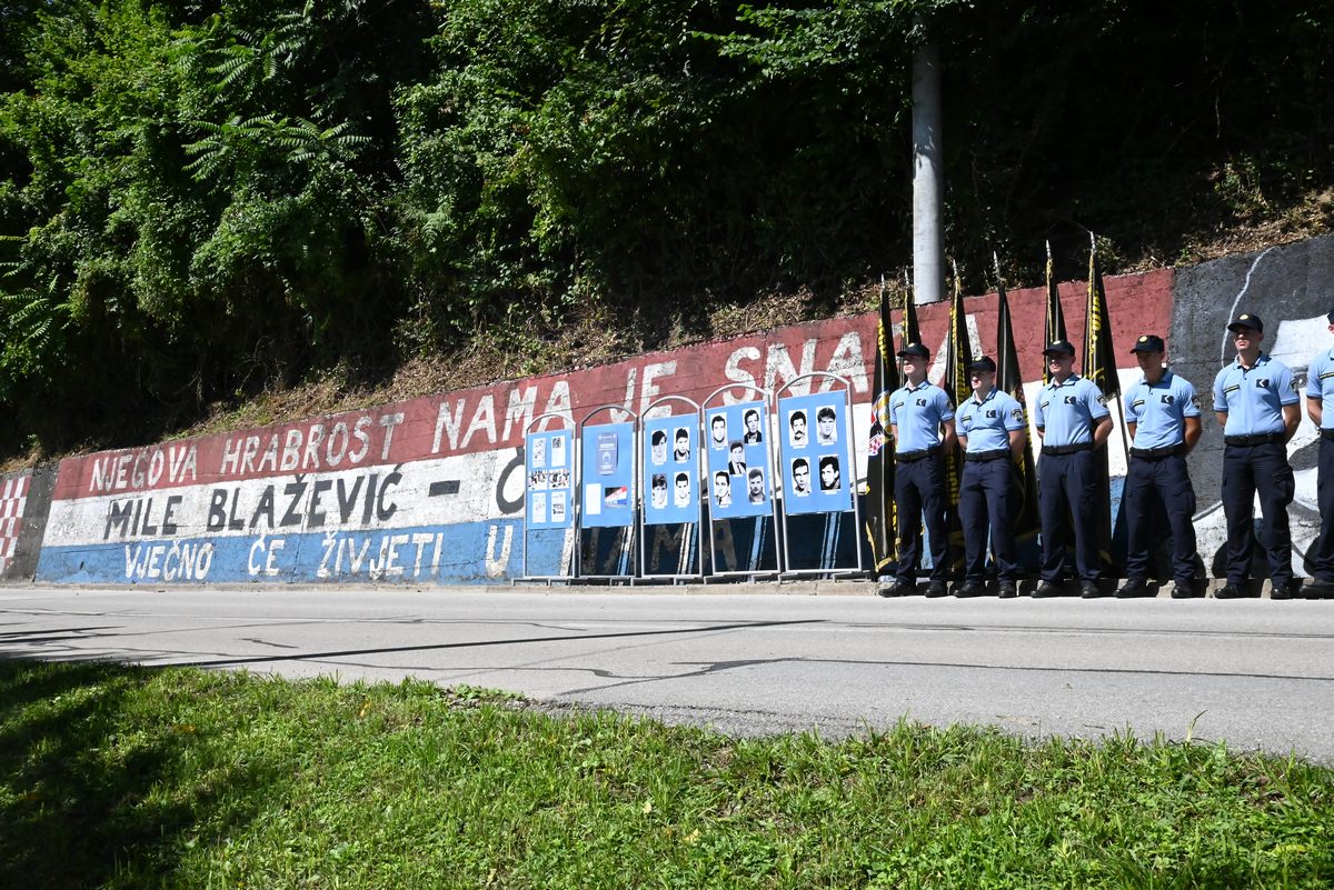 Župan Ivan Celjak je sudjelovao u obilježavanju 32. obljetnice pogibije trinaestorice hrvatskih redarstvenika u Strugi Banskoj, mjestu na području općine Dvor. 