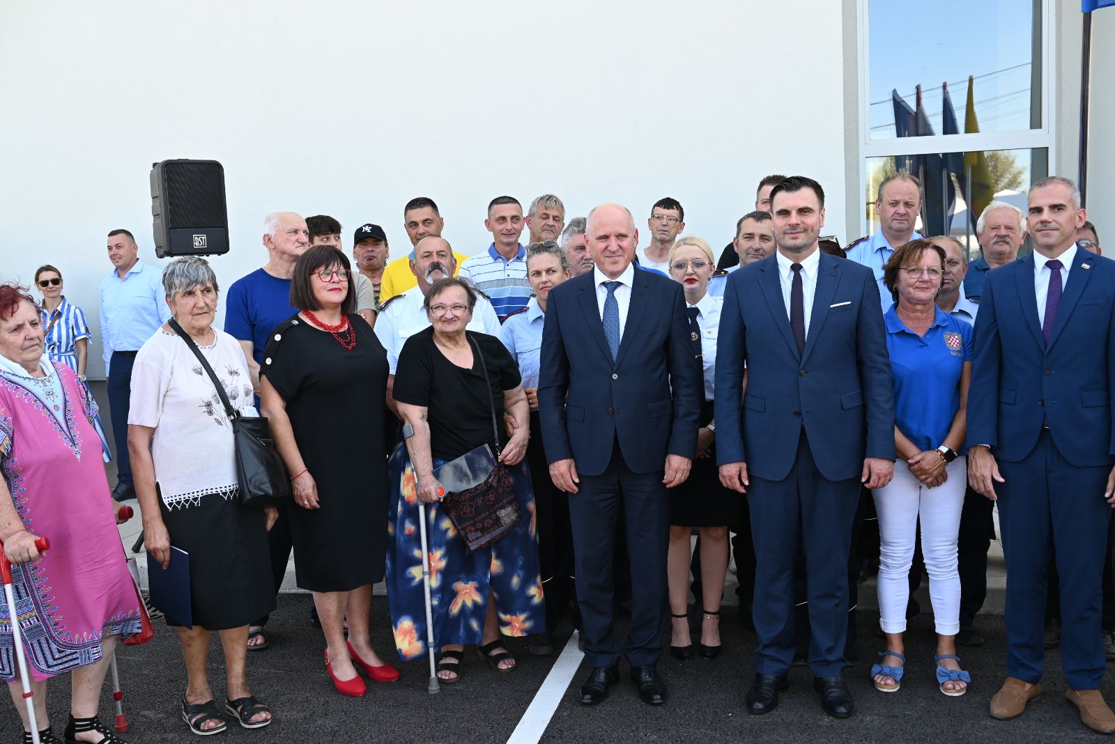 Danas su u Sunji svečano uručeni ključevi nove višestambene zgrade u Ulici branitelja Sunje kojom se privodi kraju veliki projekt obnove stambenog fonda nakon potresa na području Sisačko-moslavačke županije.