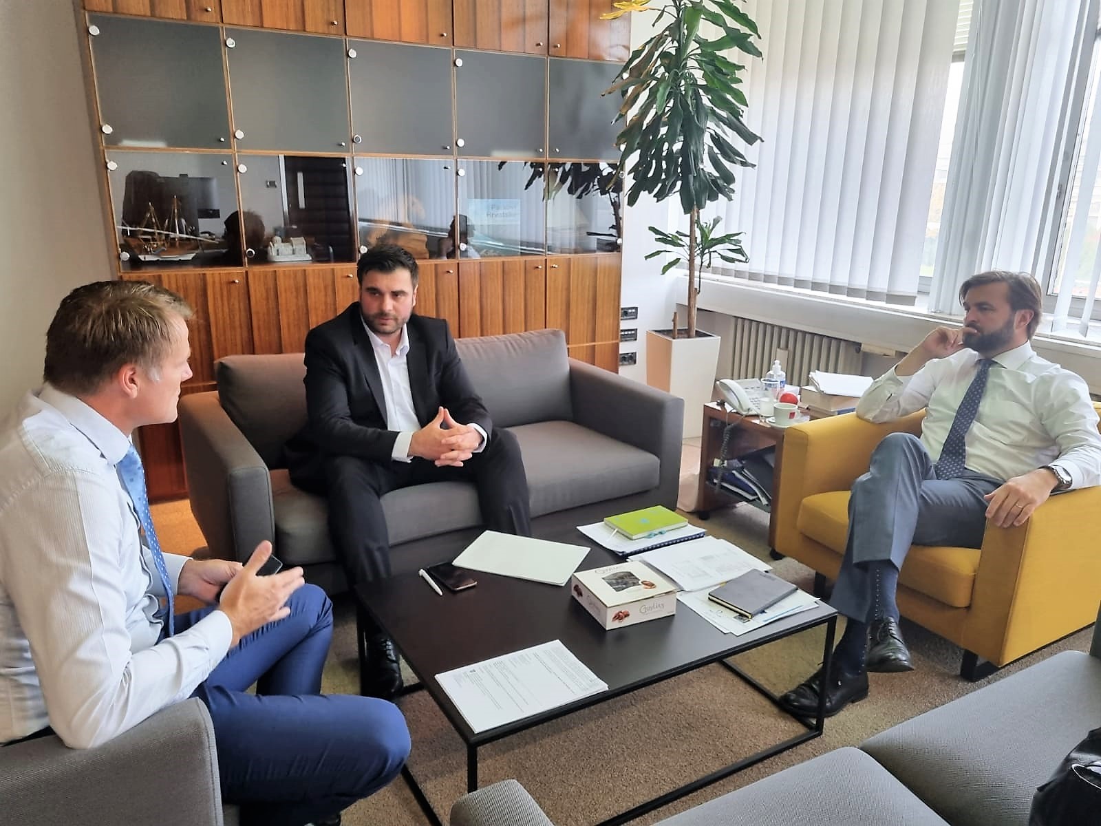 Župan Ivan Celjak je u srijedu 3. studenoga 2021. godine prisustvovao radnom sastanku s ministrom Tomislavom Ćorićem na temu pomoći gospodarstvenicima na našem području.