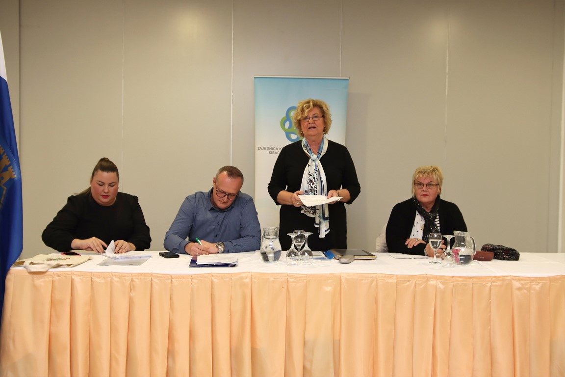 Redovna skupština Zajednice kulturno-umjetničkih udruga Sisačko-moslavačke županije održana je 14. studenog 2022. godine. Na Skupštinu su se odazvale 42 udruge članice od njih ukupno 75 koliko ih Zajednica trenutno ima. Skupštinom je predsjedavala predsjednica Zajednice Ivanka Roksandić, a kao gošće Skupštini su nazočile predstavnice Sisačko-moslavačke županije pročelnica Upravnog odjela za obrazovanje, kulturu, šport, mlade i civilno društvo Robertina Štajdohar, viša savjetnica za odnose s javnošću Vlasta Mesić te viša savjetnica za razvoj civilnog društva i nacionalne manjine Ivona Nemeth Novak.