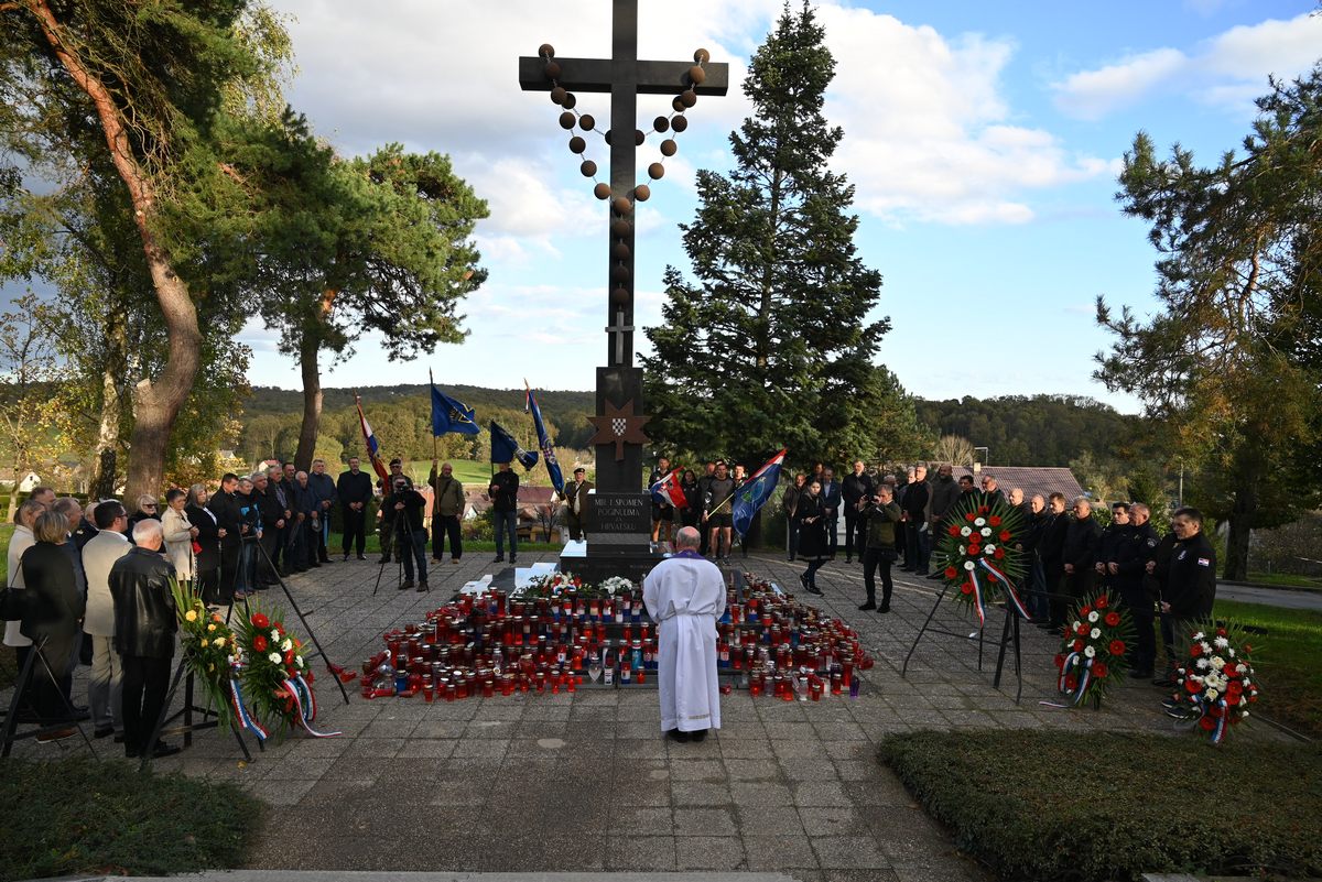 Zamjenik župana Mihael Jurić je sudjelovao u obilježavanju Dana hrvatskih branitelja grada Kutine.