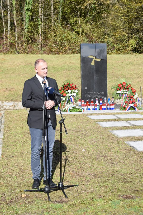 Zamjenik župana Mihael Jurić je sudjelovao u obilježavanju Dana sjećanja na žrtve u Domovinskom ratu s područja općine Majur.
