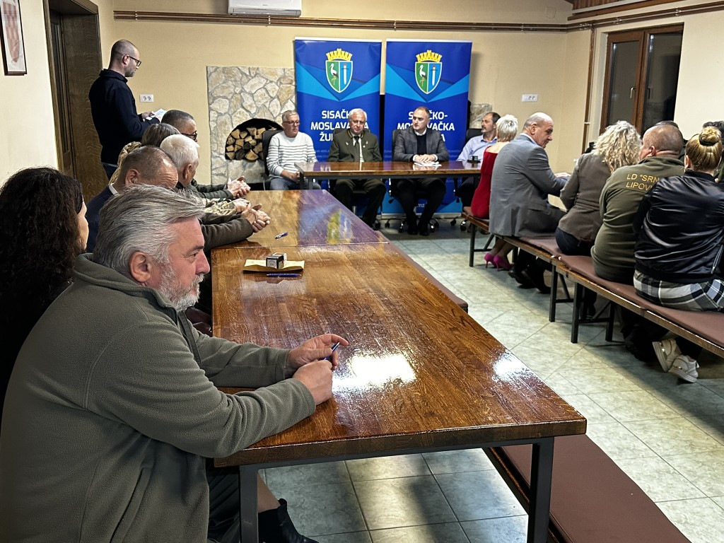 Zamjenik sisačko-moslavačkog župana Mihael Jurić je u Lovačkoj kući Lovačke udruge „Posavina“ u općini Sunja dodijelio je ugovore o bespovratnoj novčanoj potpori za sufinanciranje razvoja lovstva na području Sisačko-moslavačke županija. Javnom pozivu se odazvalo 29 lovoovlaštenika od ukupno 66 koliko ih djeluje na području županije. Ukupna vrijednost dodijeljene potpore je gotovo 53.000 eura.