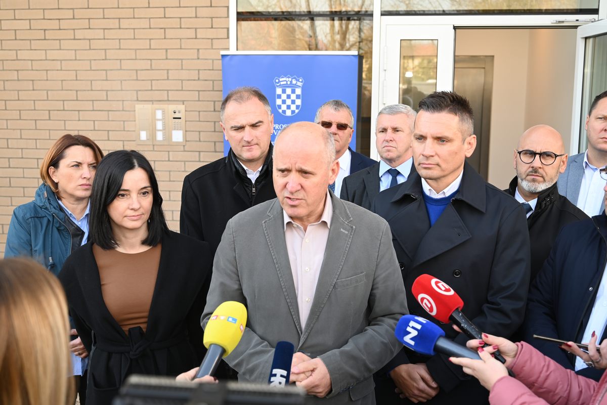 Potpredsjednik Vlade RH, ministar prostornog uređenja, graditeljstva i državne imovine i ministrica poljoprivrede u posjetu Glini