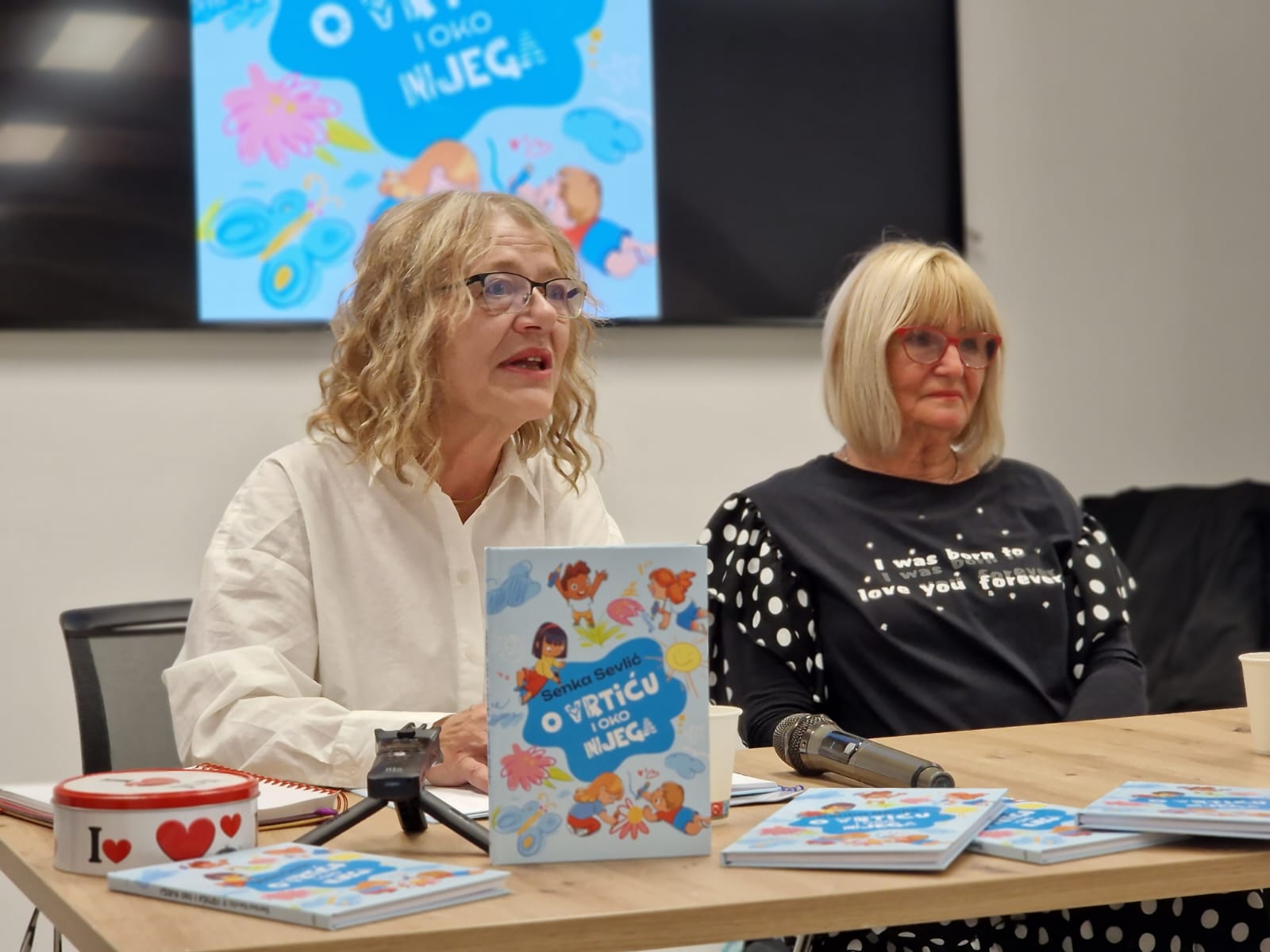 U organizaciji Matice hrvatske Sisak u petak, 10. studenoga 2023. godine u prostorijama Kulturno-povijesnog centra Sisačko-moslavačke županije održano je predstavljanje knjige "O vrtiću i oko njega" autorice Senke Sevlić.