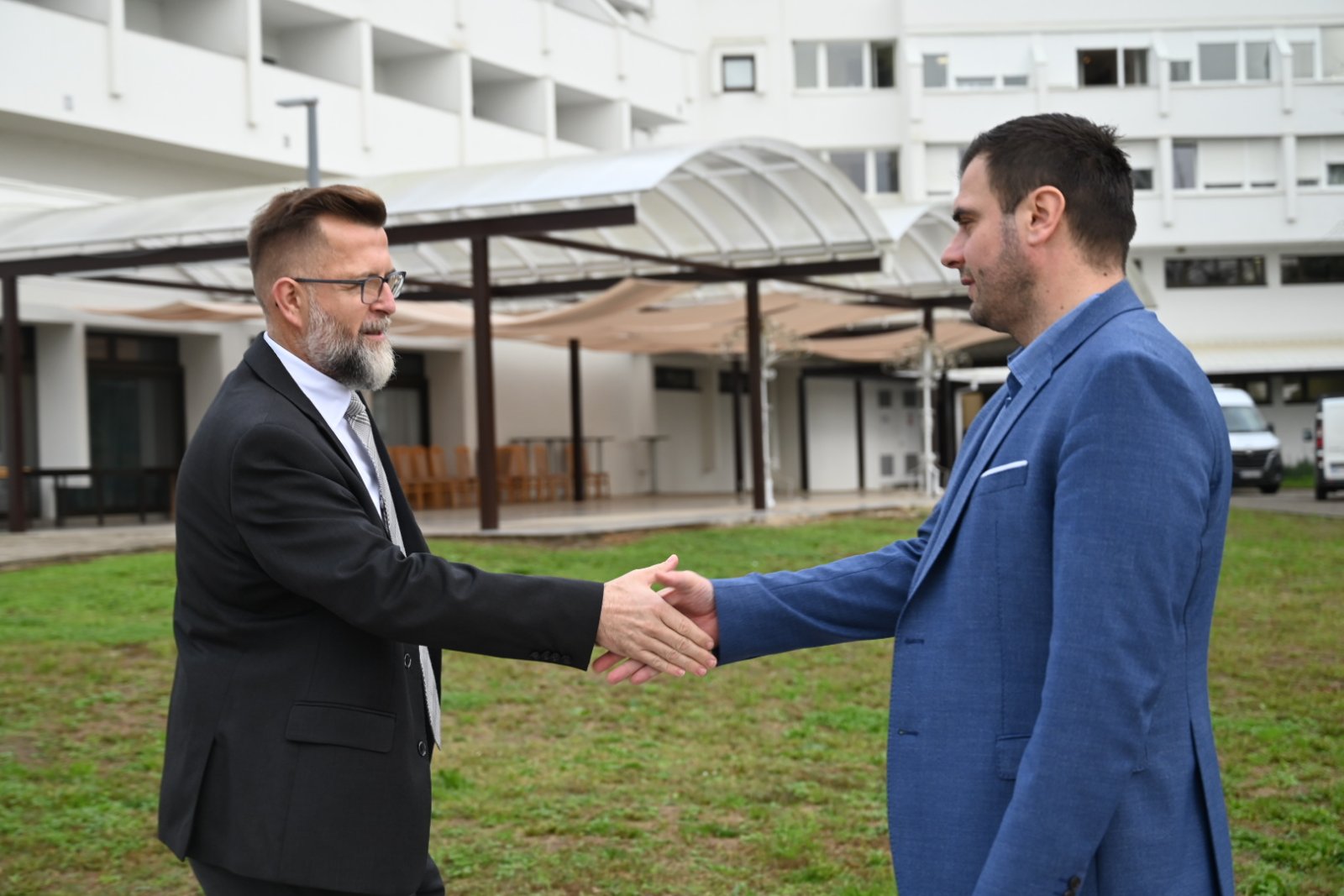 Sisačko-moslavački župan Ivan Celjak nazočio je u srijedu 15. studenoga 2023. godine u Lječilištu Topusko radionici projekta „Topusko pametni termalni grad – TopThermalCity“.