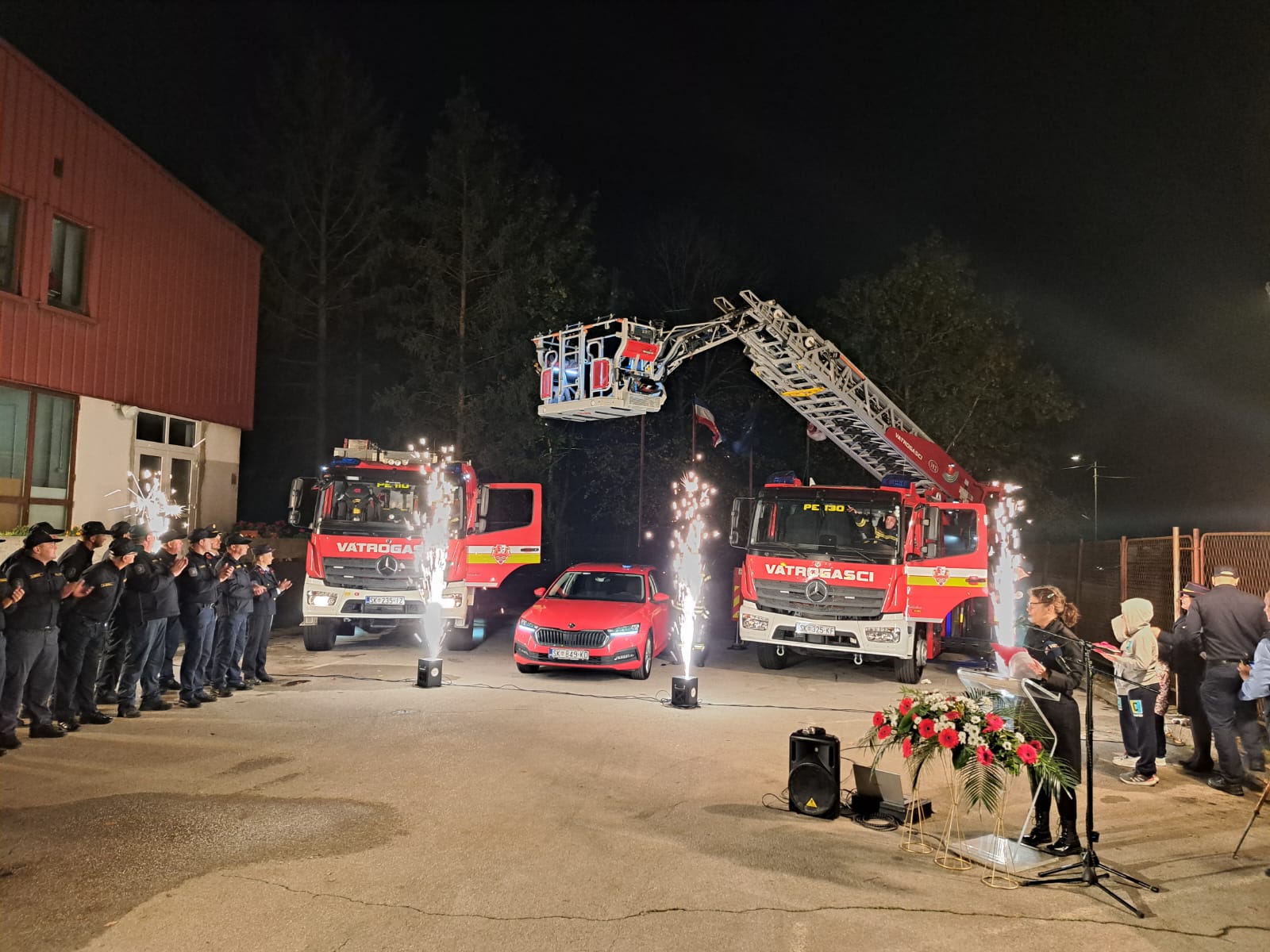 Zamjenik župana Mihael Jurić je u petak, 3. studenoga 2023. godine u vatrogasnom domu u Petrinji nazočio svečanoj sjednici u povodu 30. obljetnice Vatrogasne zajednice grada Petrinje.