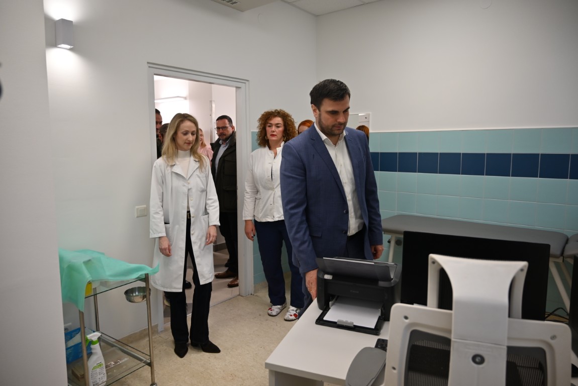 Uređene prostorije Odjela za fizikalnu medicinu i rehabilitaciju i Odjela za dermatologiju i venerologiju obišao je danas župan Ivan Celjak zajedno s ravnateljem Opće bolnice dr. Ivo Pedišić Sisak dr. Igorom Vrgom i medicinskim osobljem Jodnog lječilišta.