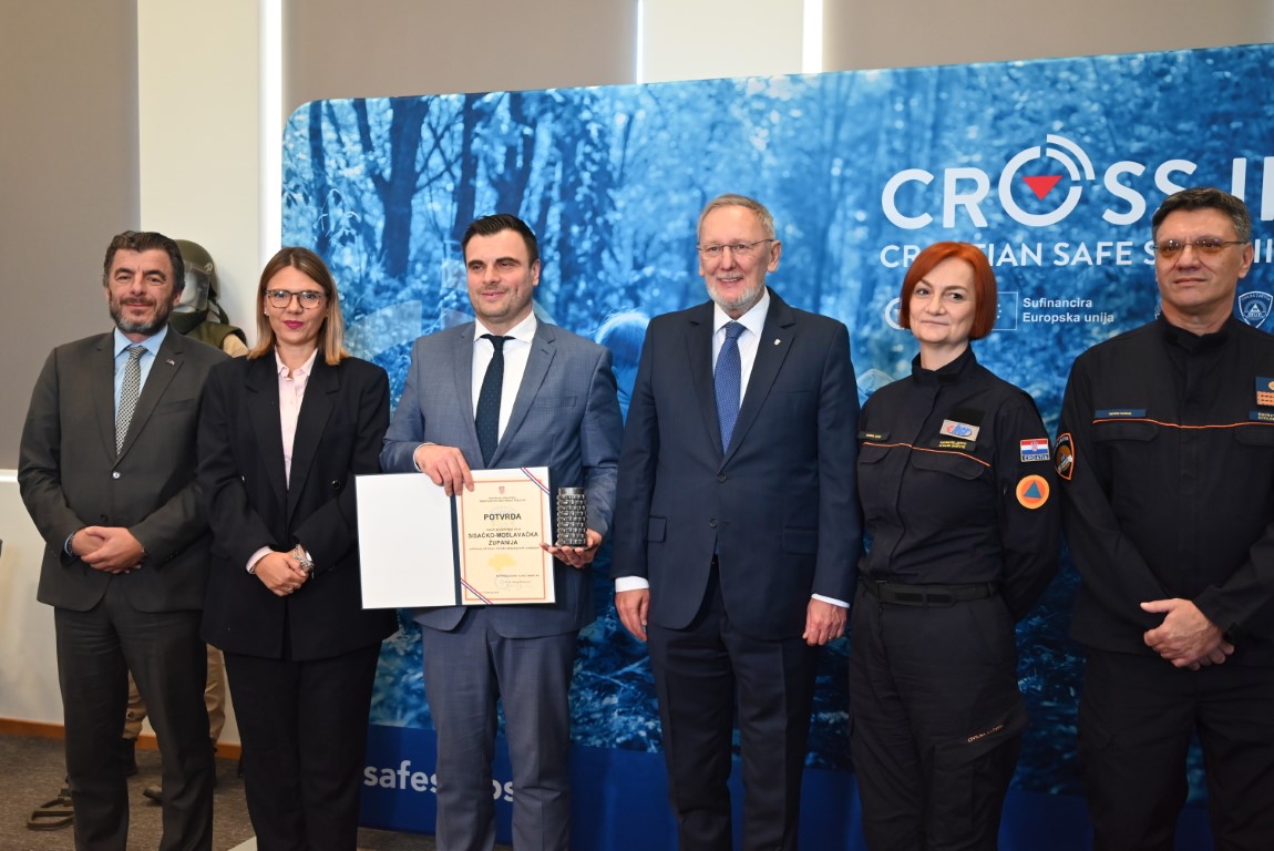 U Sisku je danas predstavljen projekt Croatian Safe Steps – CROSS II kojeg provodi Ministarstvo unutarnjih poslova Republike Hrvatske uz financijsku potporu Europskog fonda za regionalni razvoj kroz program Konkurentnost i kohezija 2021. – 2027