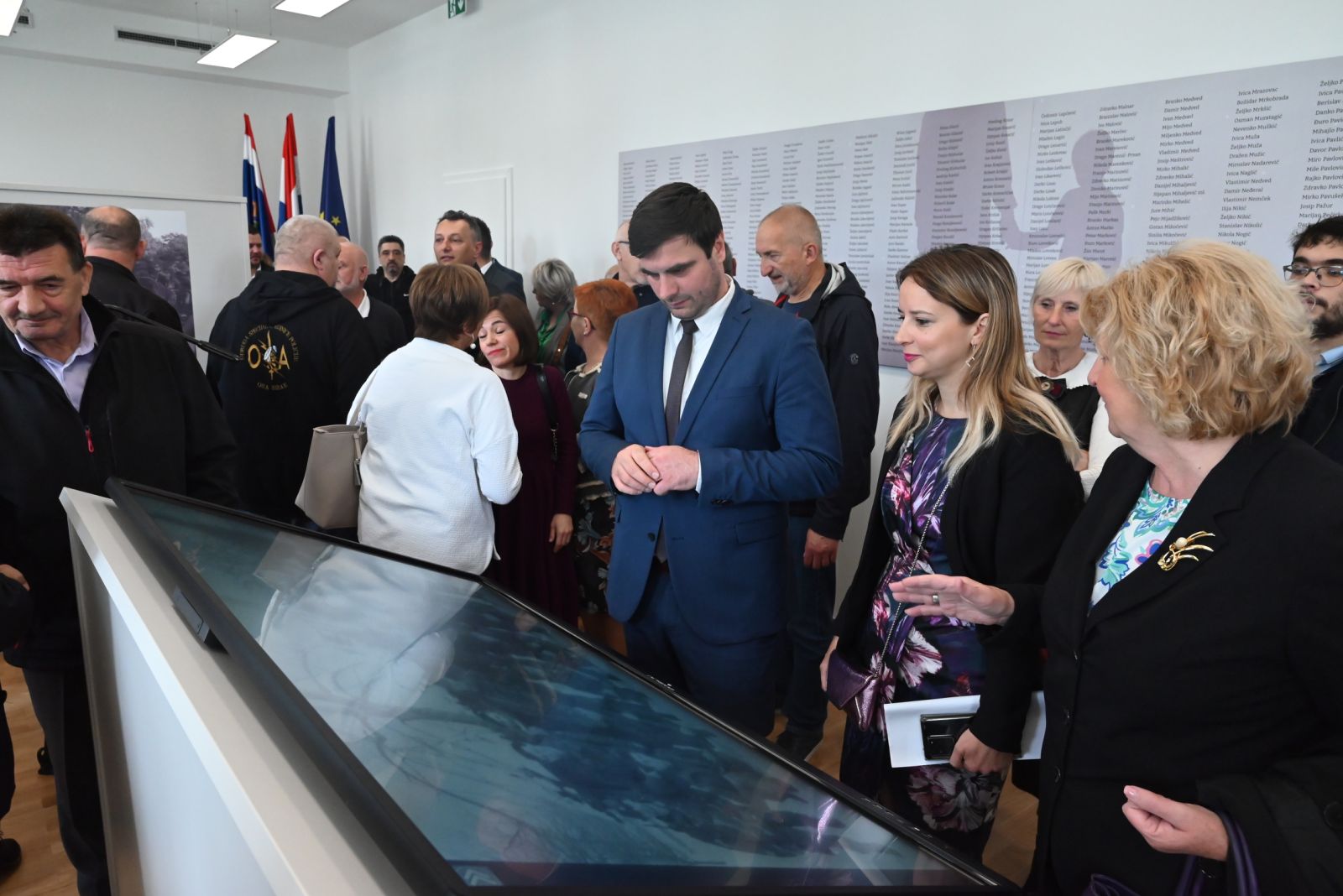 Svečano je otvorena zgrada Kulturno-povijesnog centra Sisačko-moslavačke županije u Tomislavovoj ulici u središtu grada Siska. Zgrada je u razornom potresu bila teško oštećena, a obnovu ovog reprezentativnog objekta, koji se nalazi unutar zaštićene kulturno-povijesne cjeline grada Siska, provela je Sisačko-moslavačka županija i tako uspješno obnovila još jedan u nizu objekata oštećenih u potresu.