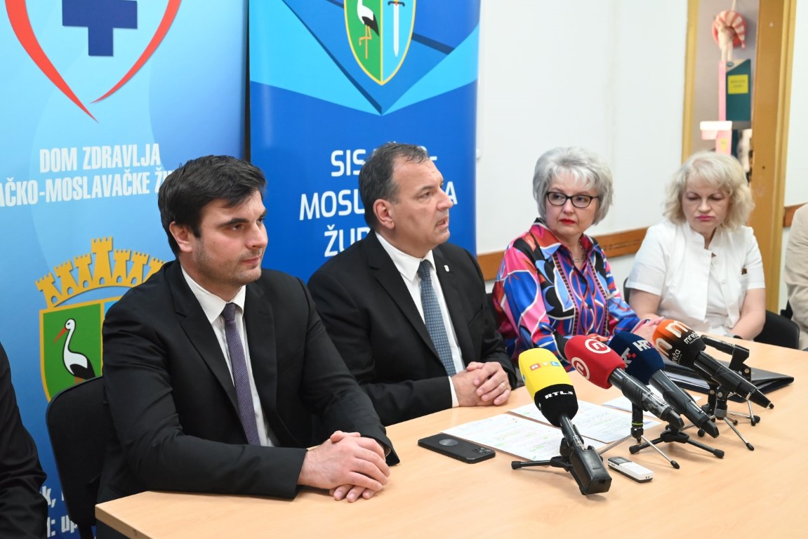 Pilot-projekt preventivnih zdravstvenih pregleda, koji će se provoditi i u Sisačko-moslavačkoj županiji, predstavljen je danas u ordinaciji obiteljske medicine Tatjane Torinek u ambulanti Doma zdravlja SMŽ u Cesarčevoj ulici u Sisku.