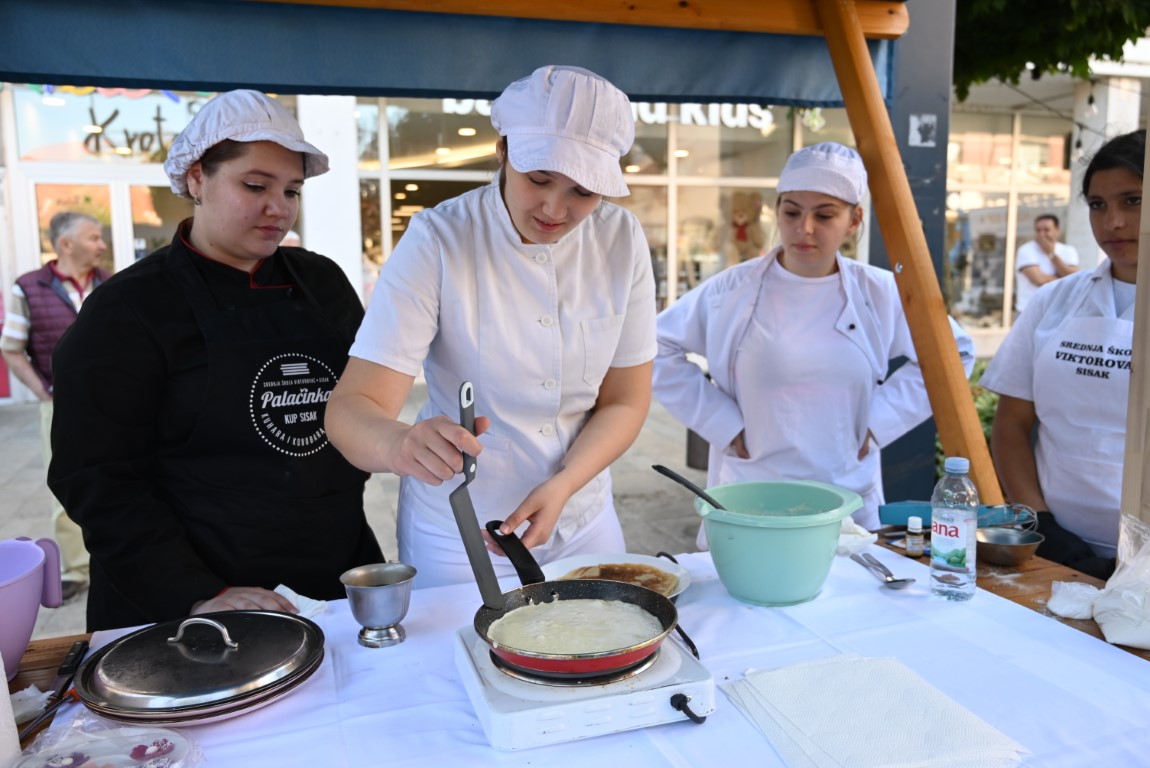  U organizaciji Sisačko-moslavačke županije i Srednje škole Viktorovac Sisak održan je peti Palačinka kup, natjecanje učenika u pripravljanju palačinki.