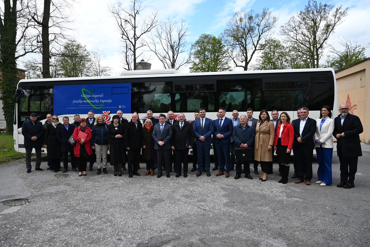 Potpredsjednik Vlade RH i ministar mora, prometa i infrastrukture Oleg Butković i župan Ivan Celjak potpisali su u Poduzetničkom inkubatoru PISAK u Sisku Ugovor temeljem kojeg je iz državnog proračuna Sisačko-moslavačkoj županiji dodijeljeno 2,5 milijuna eura za sufinanciranje javne usluge u cestovnom prijevozu putnika za naredno dvogodišnje razdoblje. Župan Ivan Celjak tom je prilikom predstavio i projekt „Županijski prijevoz za sve“ kojim je stanovnicima Sisačko-moslavačke županije omogućen autobusni prijevoz po cijeni mjesečne karte od samo 2 eura autobusima na utvrđenoj mreži 49 linija Sisačko-moslavačke županije.