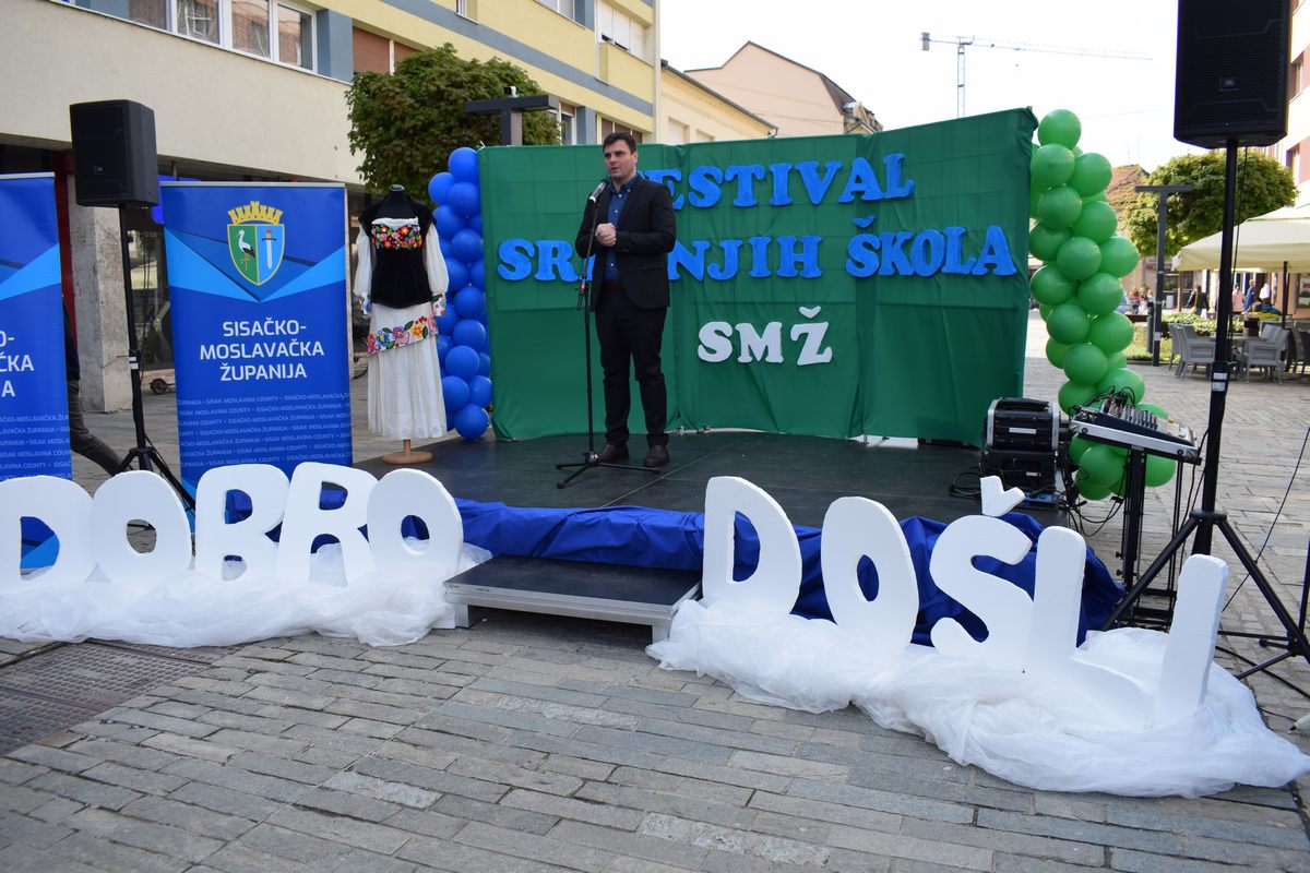 Sisačko-moslavačka županija, u suradnji sa Srednjom školom Viktorovac, organizirala je u petak, 21. travnja 2023. godine, u Sisku Festival srednjih škola SMŽ na kojem su učenici i profesori srednjih škola iz cijele županije predstavili svoje programe učenicima osmih razreda iz osnovnih škola Sisačko-moslavačke županije.