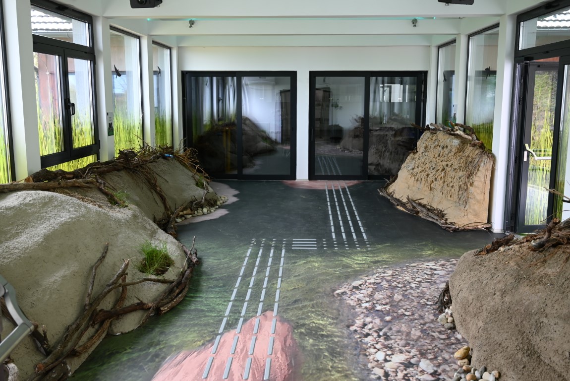 Župan Ivan Celjak i ravnateljica Javne ustanove za upravljanje zaštićenim dijelovima prirode SMŽ Dragica Vugić otvorili su u srijedu 12. travnja 2023. godine, izgrađen i opremljen Edukativno-prezentacijski centar NATURA SMŽ u Petrinji. Vrijednost radova je oko 2,3 milijuna eura od čega je 85 posto europskih sredstava osiguranih putem Operativnog programa konkurentnost i kohezija. 