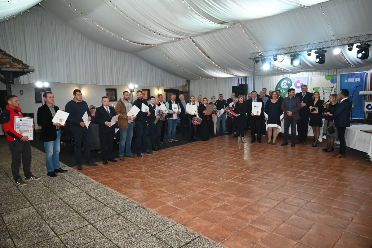 Župan Ivan Celjak je sa suradnicima nazočio svečanoj sjednici Skupštine Obrtničke komore Sisačko-moslavačke županije