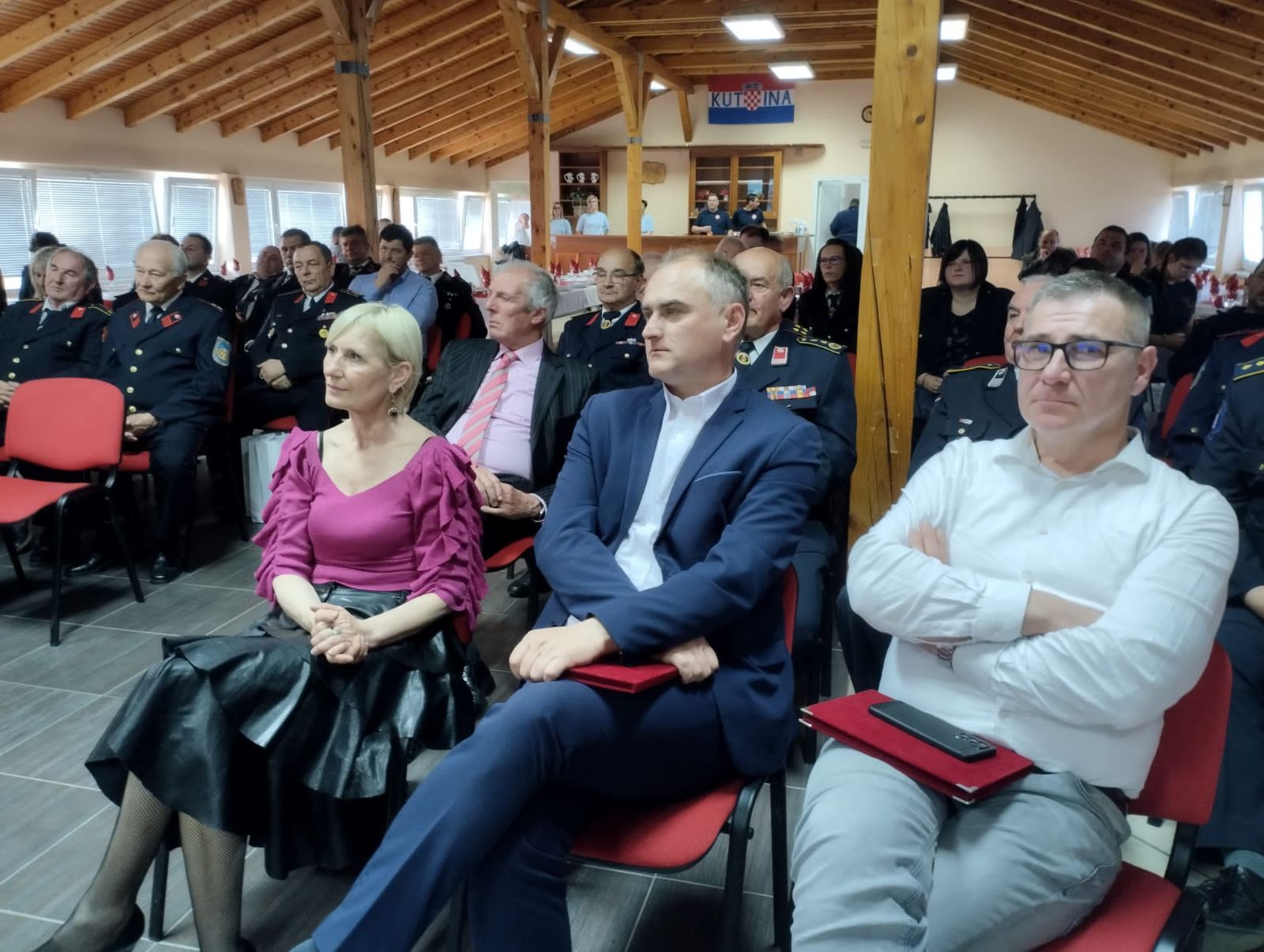 Zamjenik župana Mihael Jurić, uz kojeg je bila i pročelnica Upravnog odjela za poljoprivredu, ruralni razvoj, zaštitu okoliša i prirode Anita Sinjeri-Ibrišević, je u petak, 21. travnja 2023. godine, u velikoj Sali Vatrogasnog doma u Kutini nazočio 30. svečanoj sjednici Skupštine Vatrogasne zajednice grada Kutine.