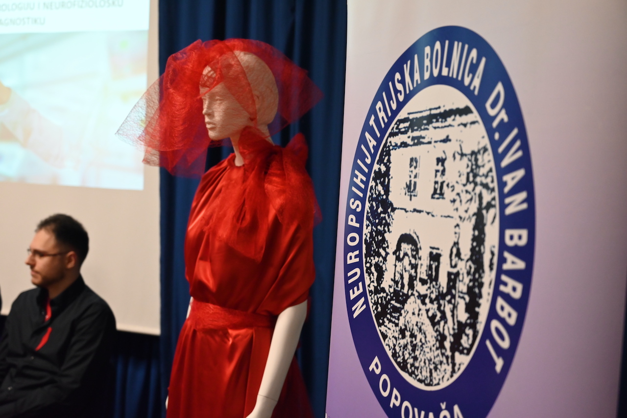 Uvodnim riječima „Možda udar se može spriječiti!“ obilježena je danas u Neuropsihijatrijskoj bolnici Dr. Ivan Barbot Popovača javnozdravstvena kampanja „Dan crvenih haljina“ kojom se želi podići svijest o moždanom udaru kod žena.