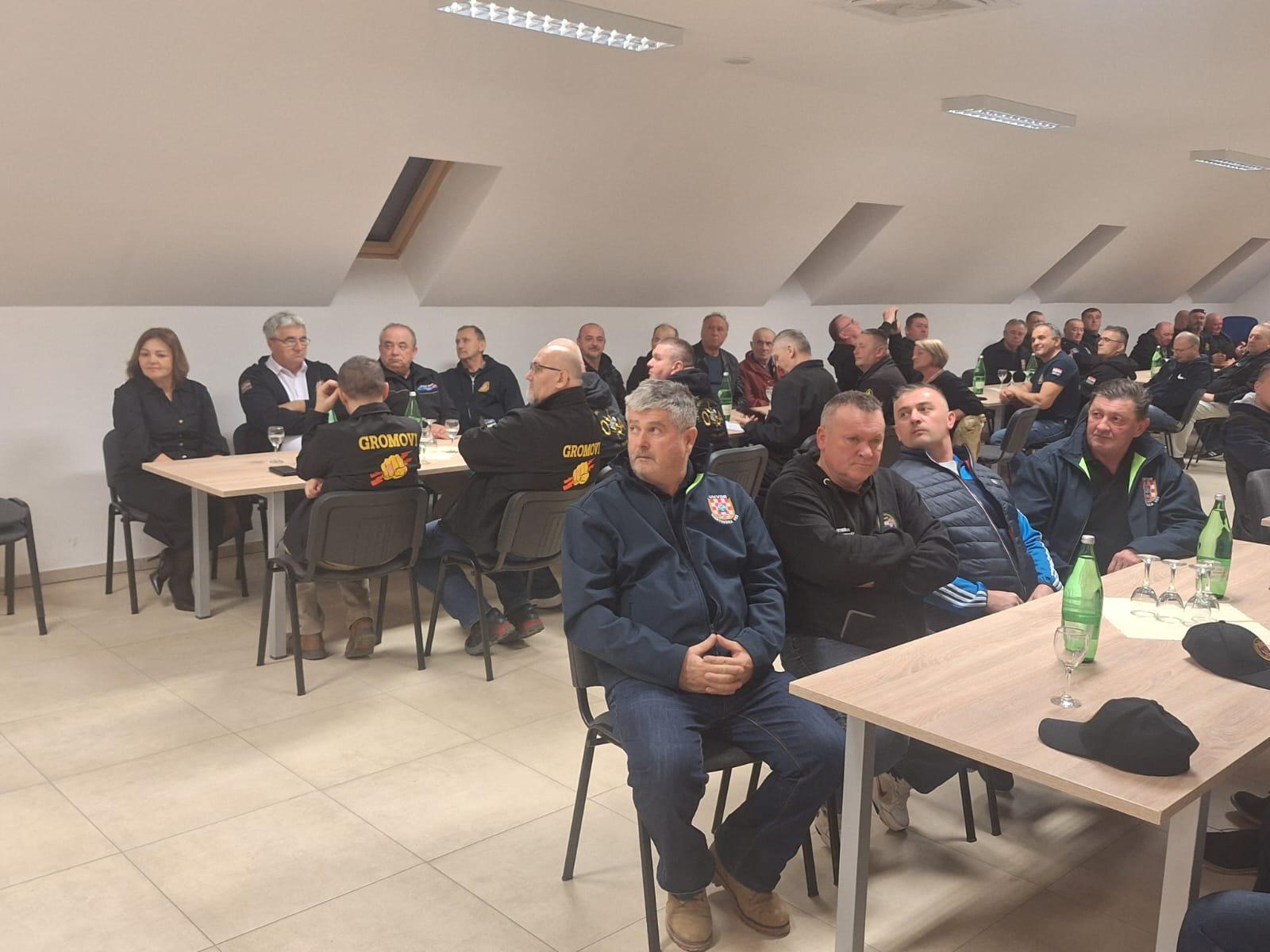 Pročelnica županijskog Upravnog odjela za zdravstvo, socijalnu skrb i hrvatske branitelje Alenka Ljubešić je, kao izaslanica župana Ivana Celjaka, nazočila redovnoj izvještajnoj godišnjoj sjednici Skupštine Udruge hrvatskih veterana Domovinskog rata općine Martinska Ves.