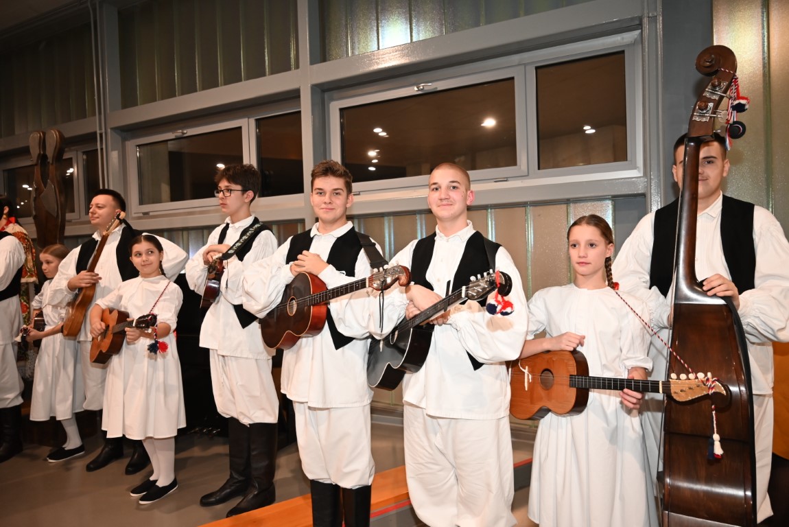 Večeri kulture SMŽ koja je sinoć održana u prepunoj Strukovnoj školi Sisak