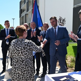 VELIKI DAN ZA SISAK, URUČENI KLJUČEVI STANOVA 6 VIŠESTAMBENIH ZGRADA