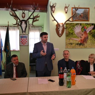 URUČENI UGOVORI O PRODULJENJU ZAKUPA PRAVA LOVA NA PODRUČJU SISAČKO-MOSLAVAČKE ŽUPANIJE