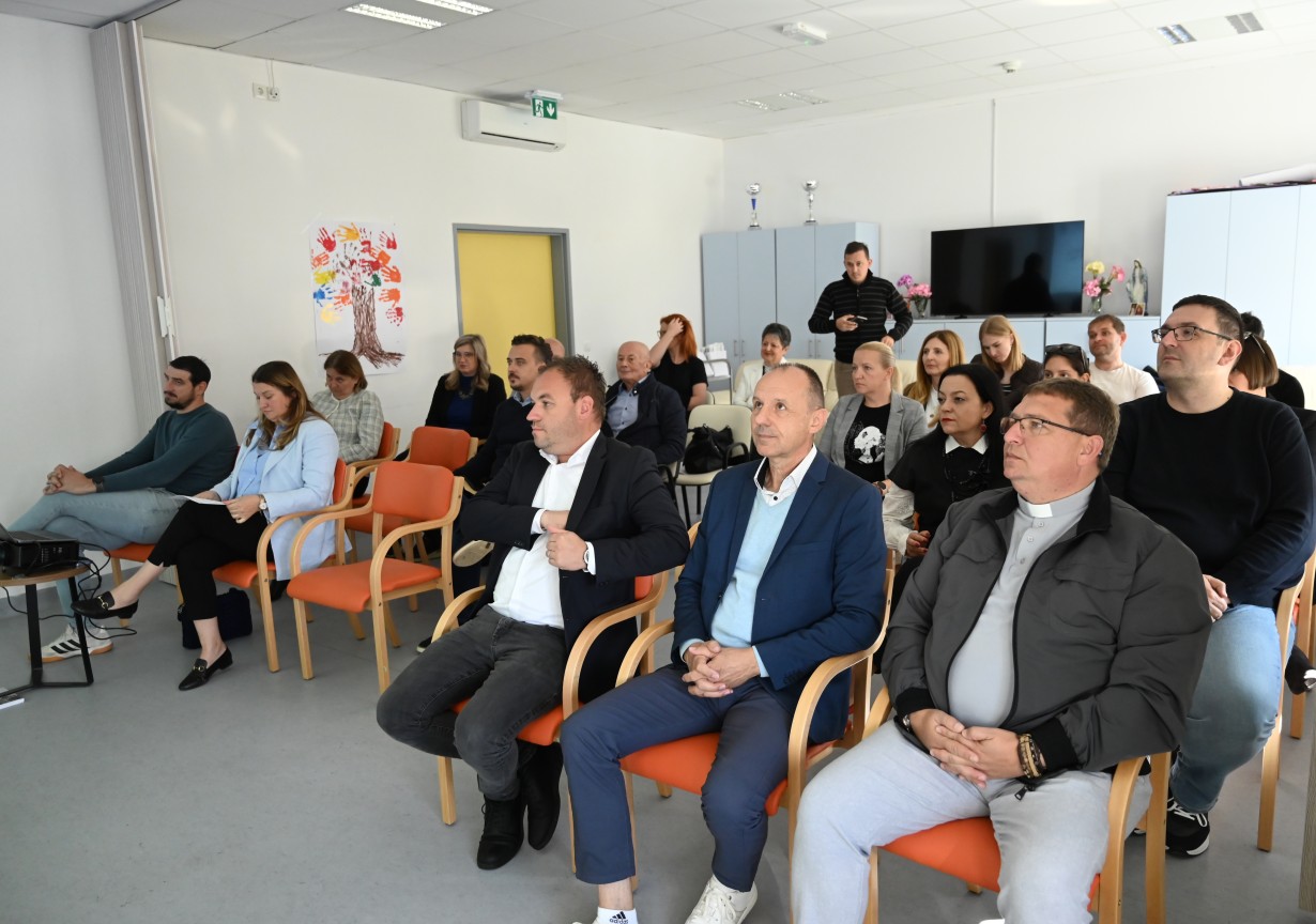 U Glini održana početna konferencija programa „Svaki dan novi plan“