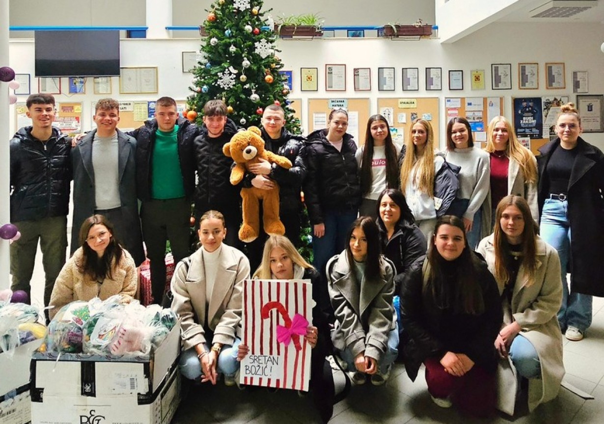 UČENICI SŠ TINA UJEVIĆA POSJETILI CARITASOVU KUĆU U OBOROVU