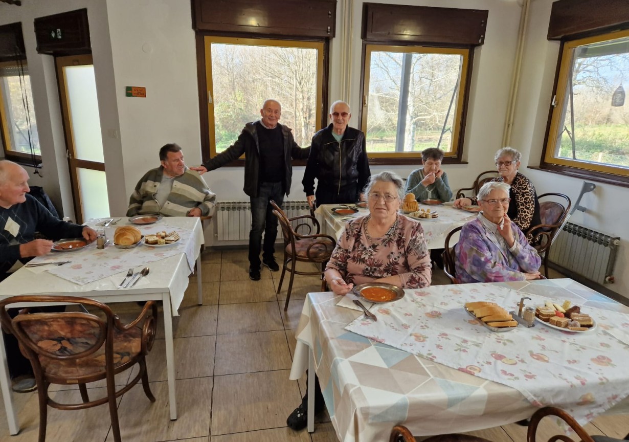 Umirovljenici Doma za starije osobe Petrinja također proslavili Dan umirovljenika SMŽ