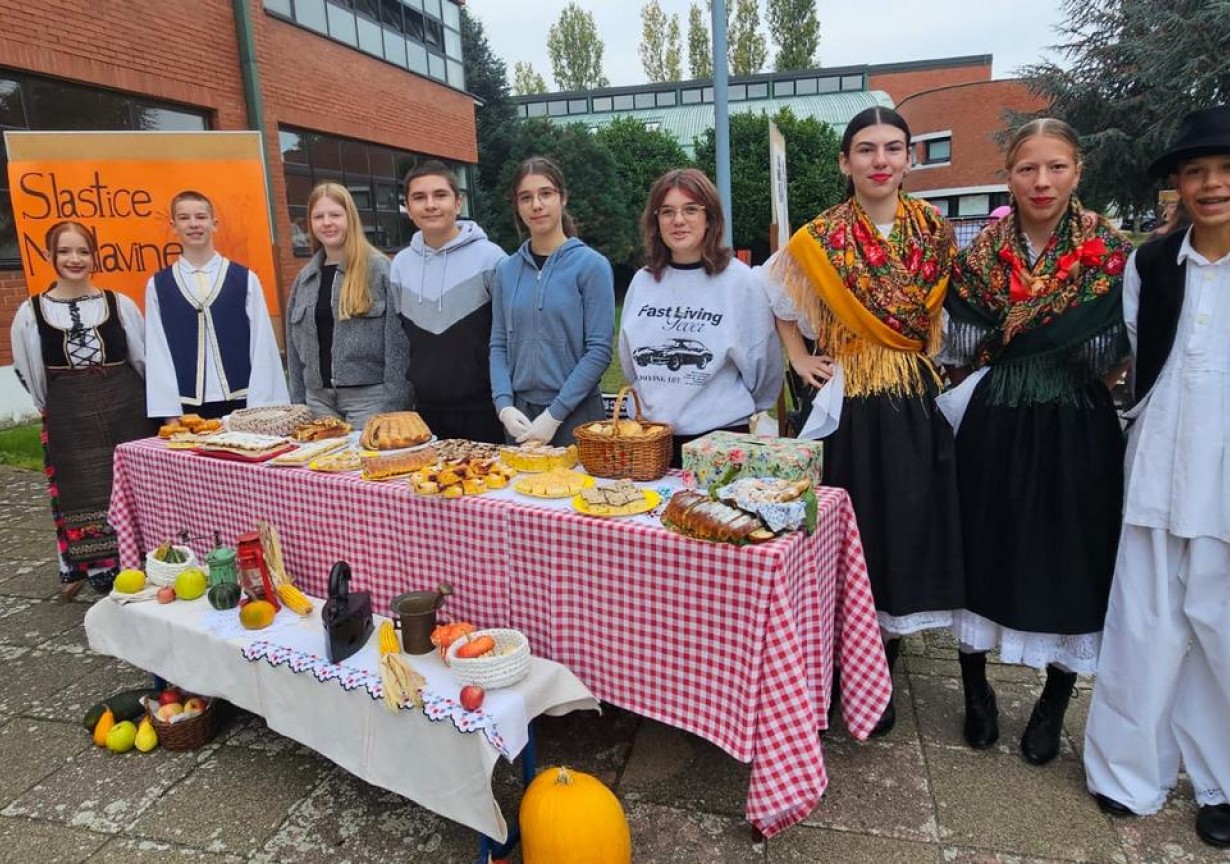 DAN ZAHVALNOSTI ZA PLODOVE ZEMLJE U SREDNJOJ ŠKOLI TINA UJEVIĆA