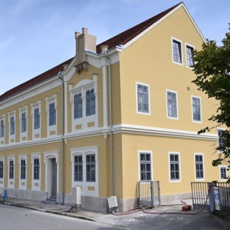 STARA ŠKOLSKA ZGRADA U SRCU PETRINJE ZABLISTALA U NOVOM IZDANJU