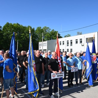 Zajedništvo koje ne blijedi – hrvatski branitelji u Topuskom obilježili Dan državnosti